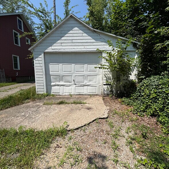 Building Photo - 1810 Coleman Ave