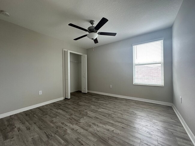 Building Photo - Beautiful 6 Bedroom Home