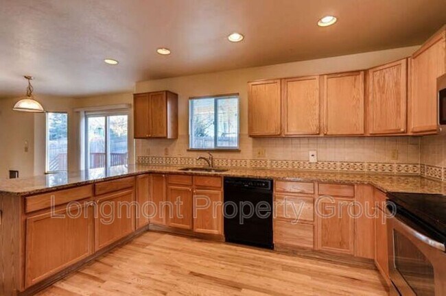 Building Photo - 709 Clarendon Dr