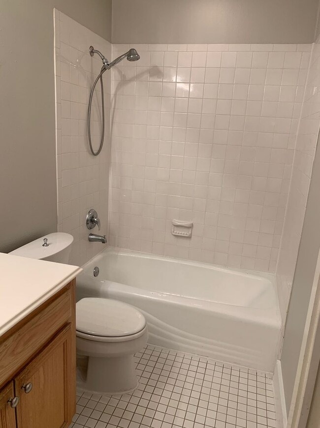 Building Photo - 3207 Hampton Rd