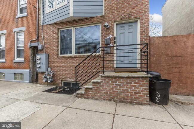 Building Photo - 2030 Sepviva St