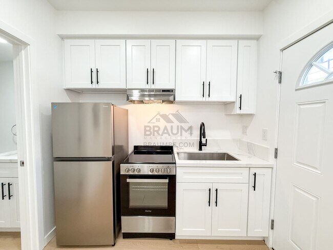 Building Photo - 11228 Huston St