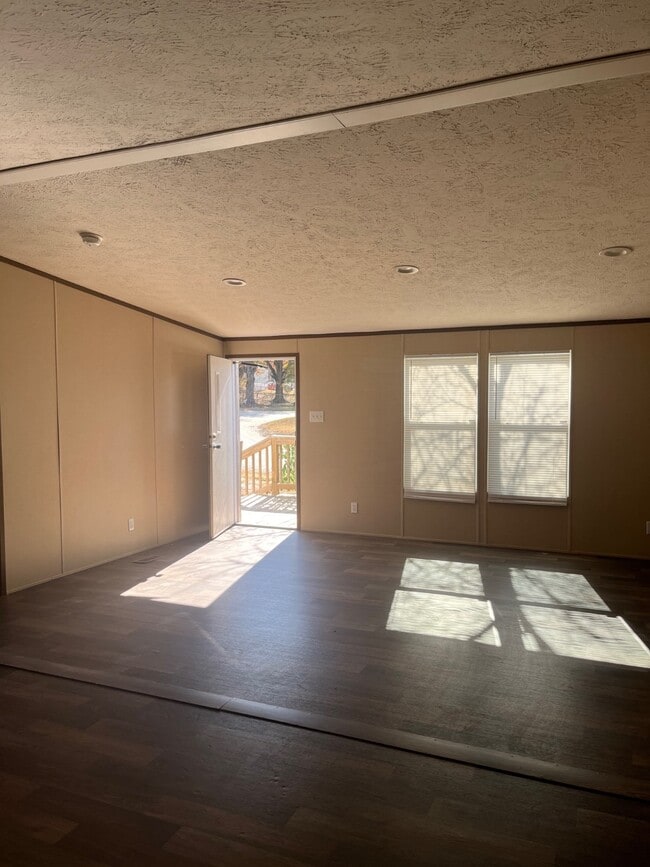 Building Photo - 113 High Ridge Ct