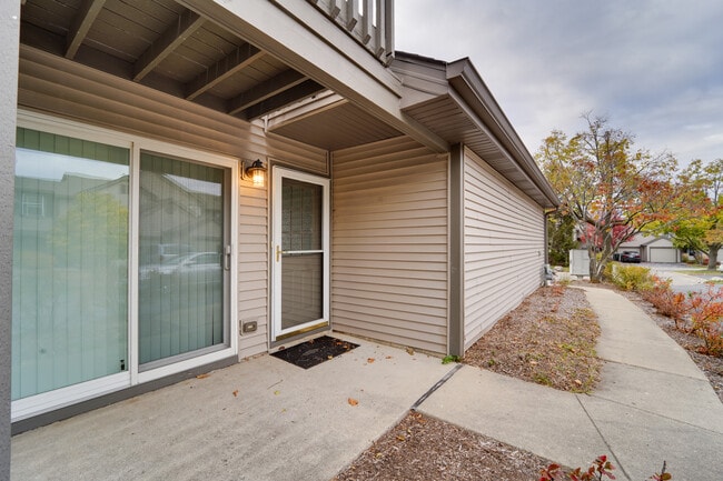 Building Photo - 365 Grissom Ct