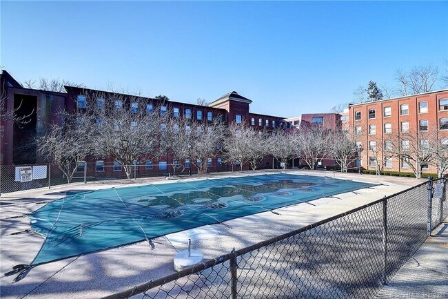 Building Photo - 222 Williams St E