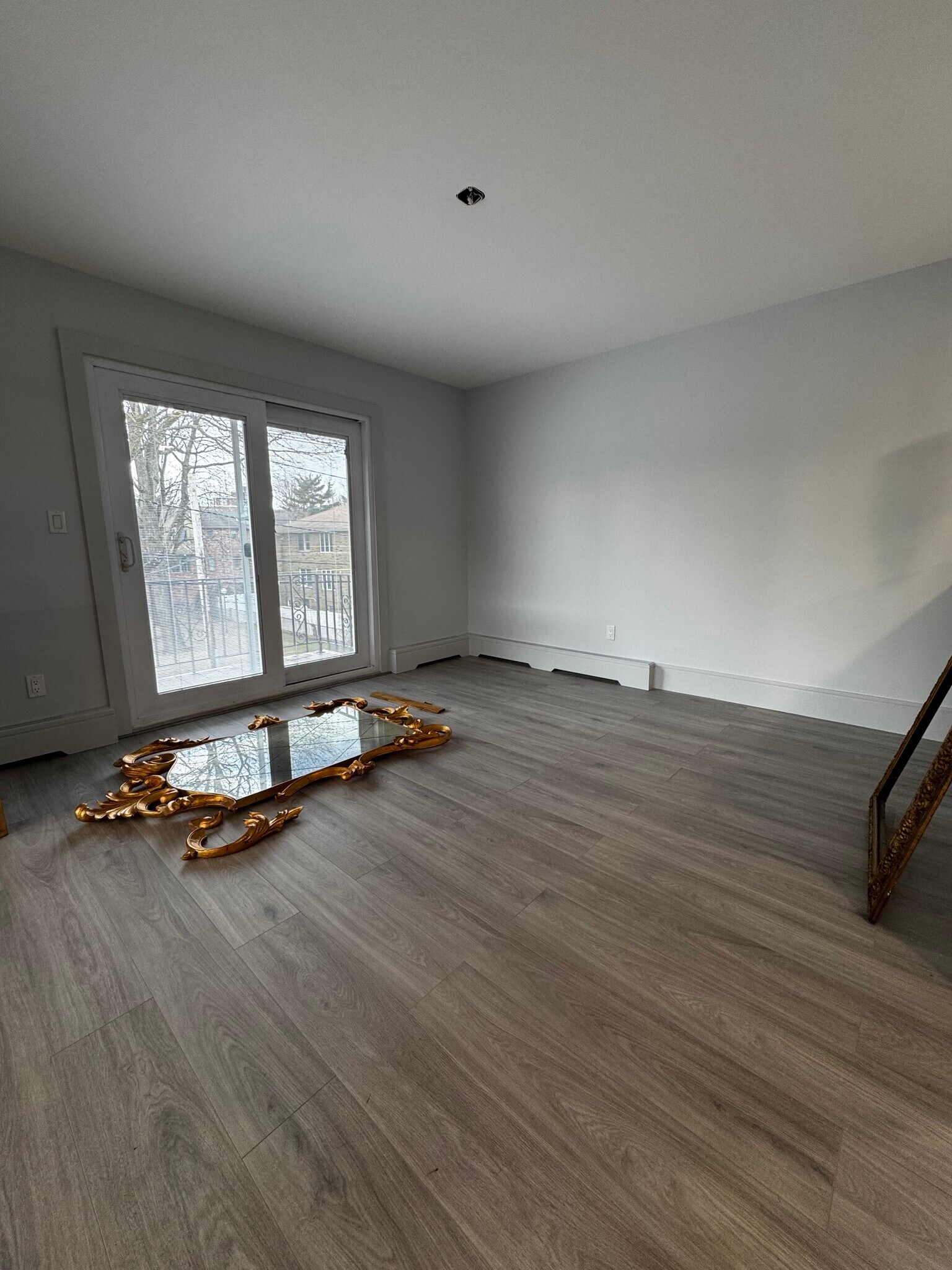 Building Photo - 2357 Linwood Ave