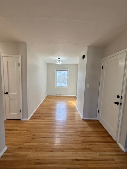 Building Photo - 1009 9th St S