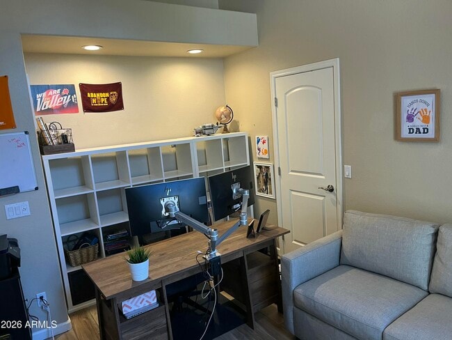 Building Photo - 1181 W Goldfinch Way