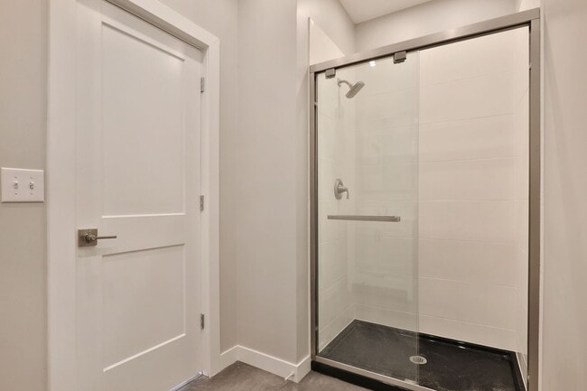 Building Photo - EAST FRANKLINTON ARTIST DISTRICT!  SUNNY NEWLY RENOVATED HOME on DOUBLE LOT