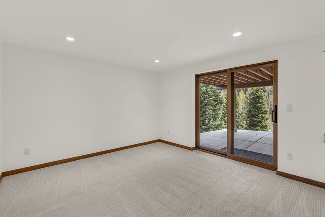 Building Photo - Pinebrook Luxury Remodeled Home