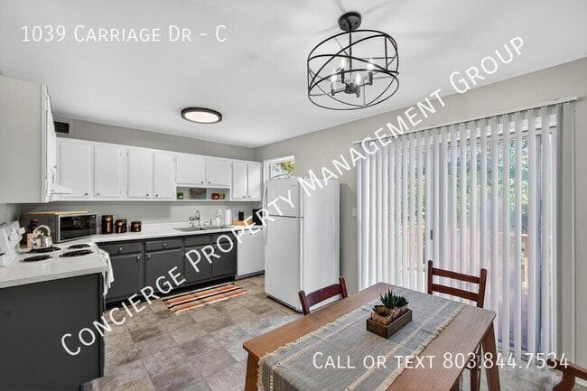 Building Photo - 1039 Carriage Dr
