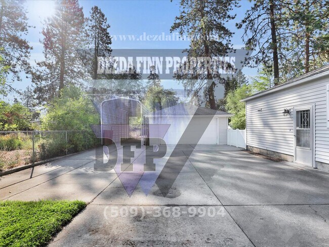 Building Photo - Charming Shadle District 3 bedroom with RV...