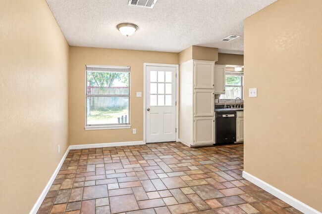 Building Photo - 4120 Tulip Tree Ct