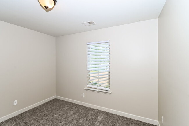 Building Photo - 2581 Woodcutter Dr