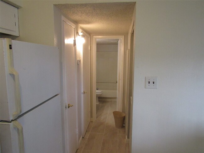 Building Photo - 12109 Sandpiper Dr