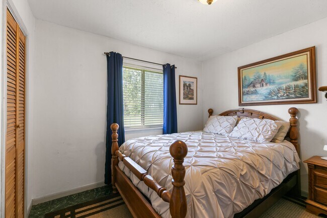 Building Photo - 812 Coolidge St