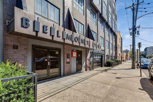 Building Photo - 711 Clinton St