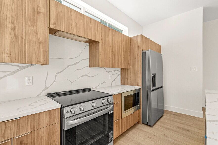 Building Photo - 2206 Arroyo Ave
