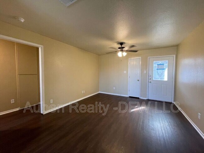 Building Photo - 121 Cambridge Dr