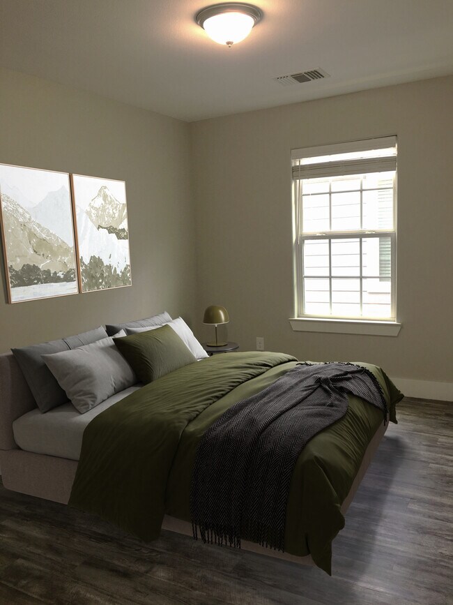 Building Photo - 709 W Woodard St