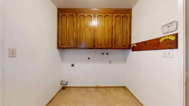 Building Photo - ****OPEN HOUSE**** Friday April, 31, 2026 @ 1-3pm