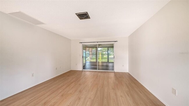 Building Photo - 515 Rousseau Dr