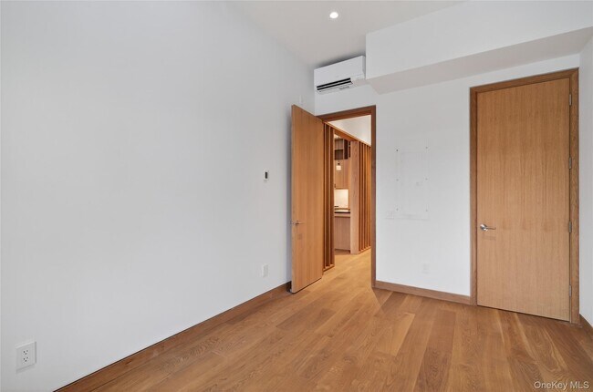 Building Photo - 316 Wall St