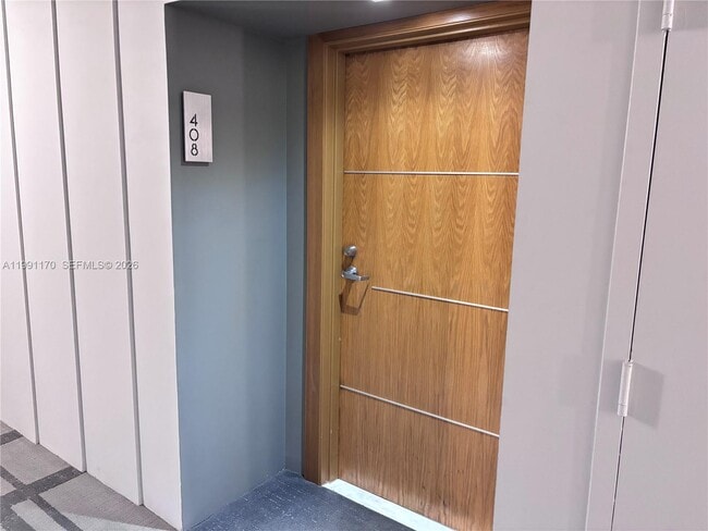 Building Photo - 400 South Pointe Dr