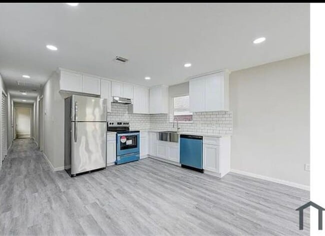 Building Photo - 7039 Avenue L