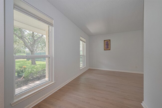 Building Photo - 3131 Double Lake Dr