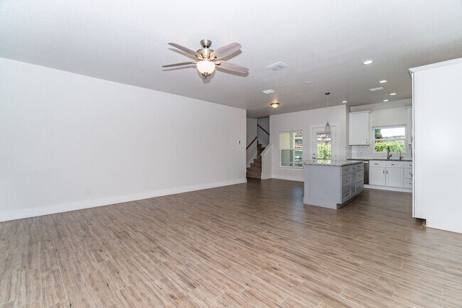 Building Photo - BEAUTIFUL PALLATIUM VILLAS 2-BEDROOM