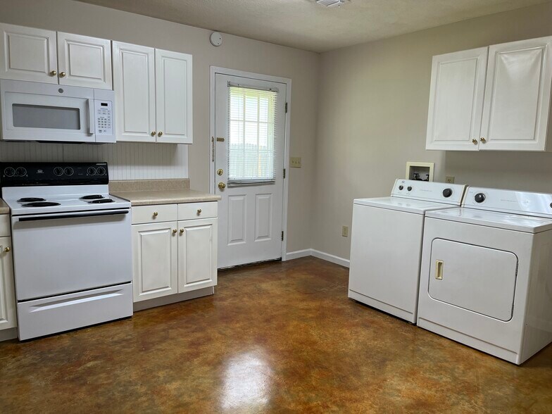 Building Photo - 23 Cottage Ln