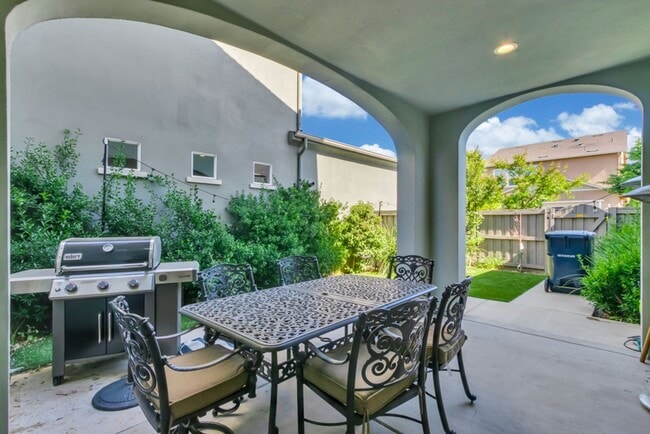 Building Photo - Stunning McKinley Village Home