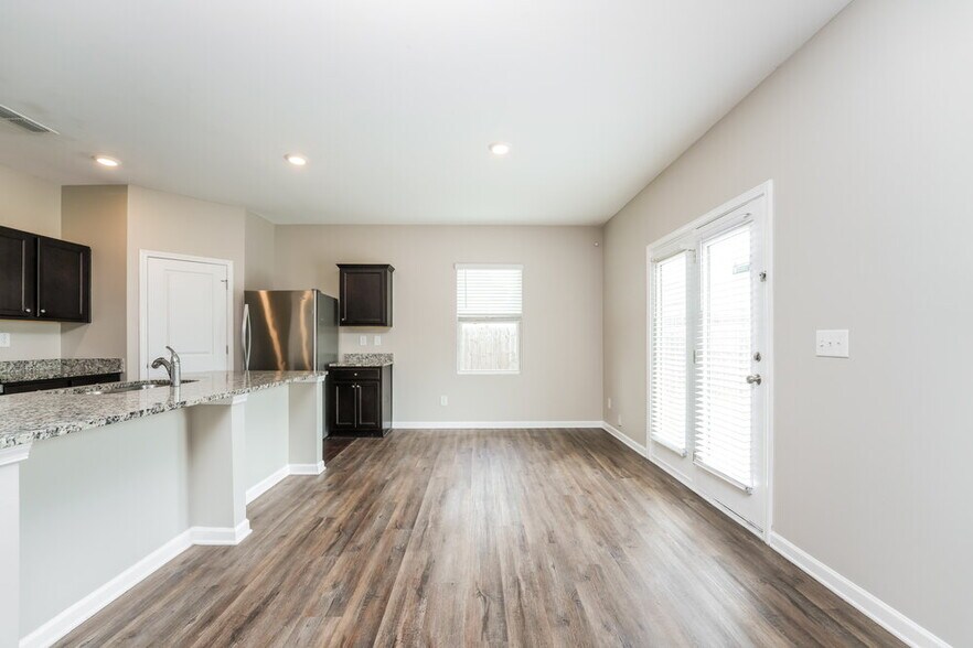 Building Photo - 3740 Place Dr