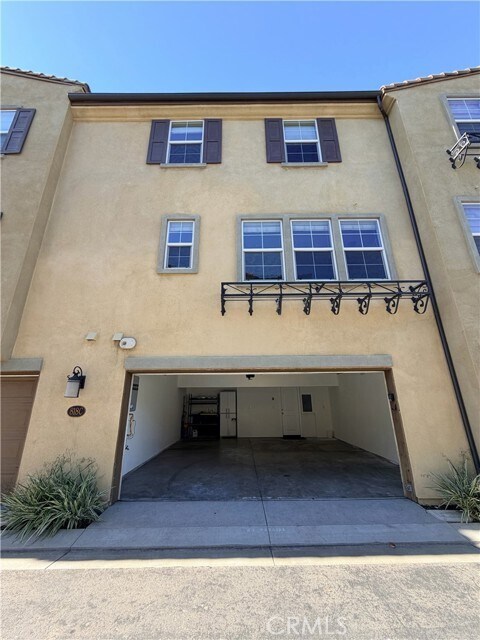 Building Photo - 818 Santa Fe Ave