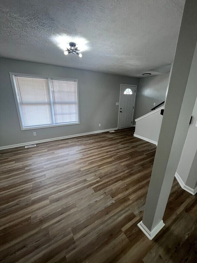 Building Photo - Beautifully renovated 3 bedroom house!