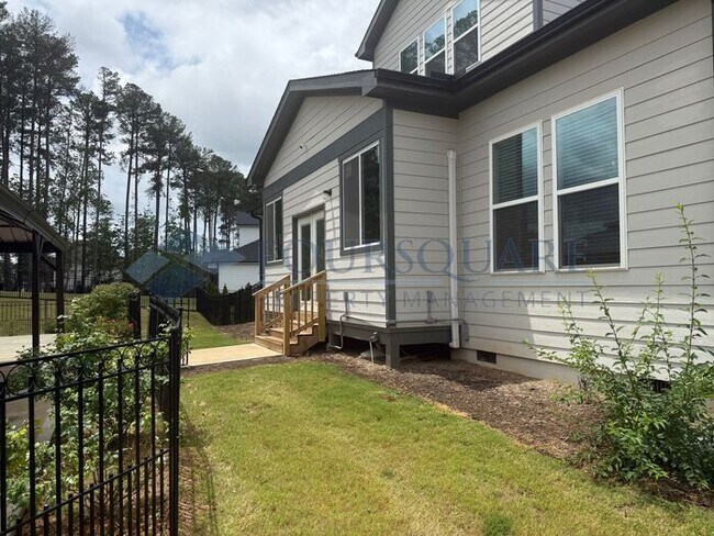 Building Photo - Elegant 4-Bed / 3.5-Bath Home with Main-Level Primary Suite, Quartz Kitchen & 3-Car Garage – In H...