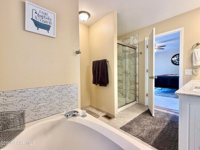 Building Photo - 4871 Butterfly Dr