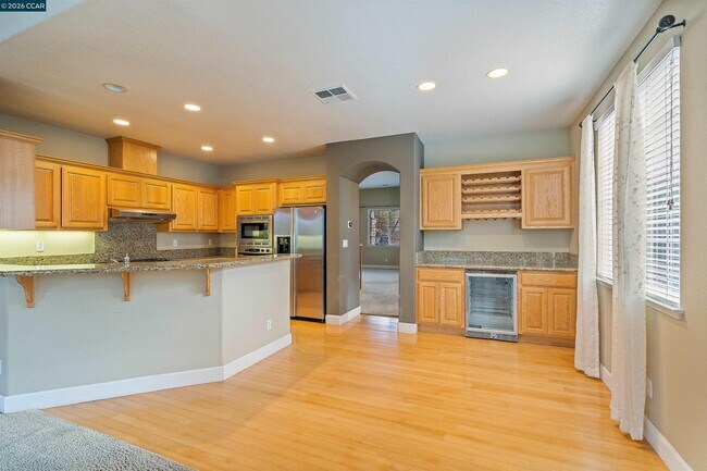 Building Photo - 350 Caroni St