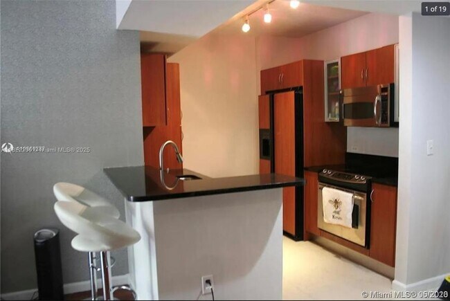 Building Photo - 2 bedroom in Aventura FL 33180
