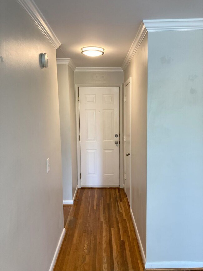 Building Photo - HISTORIC WAVERLY One Bedroom One Bath Condo