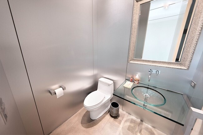 Building Photo - 10272 Overhill Dr