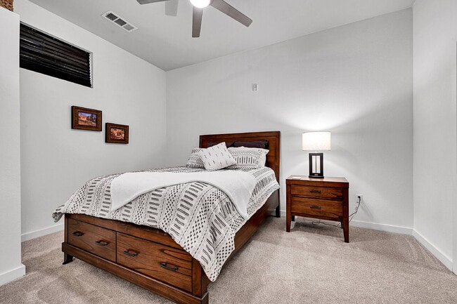 Building Photo - Immaculate, Beautifully Furnished  1-Bed 1-Bath Condo- Available Now!