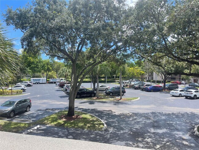 Building Photo - 1831 Sabal Palm Dr