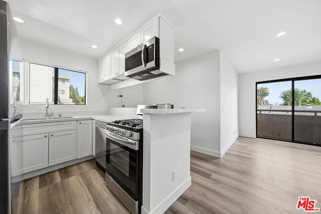 Building Photo - 6212 Fulton Ave