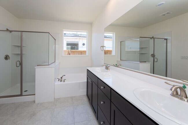 Building Photo - Newly constructed home in Golden Valley, 4...