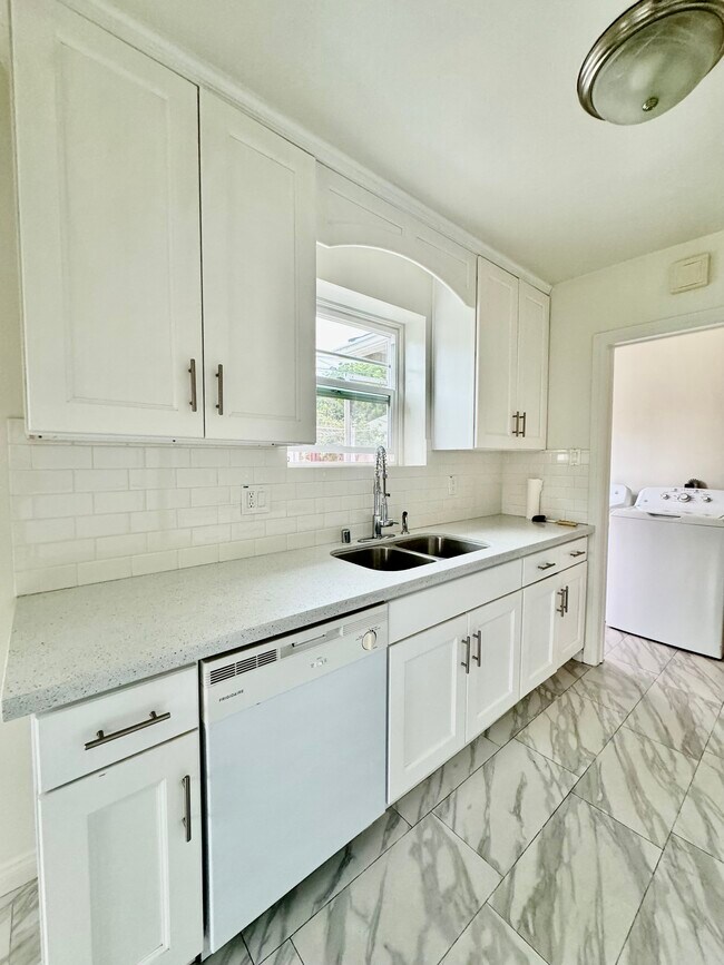 Kitchen - 1923 Talmadge St