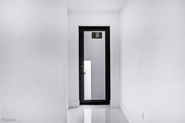 Building Photo - 602-604 SW 8th Pl