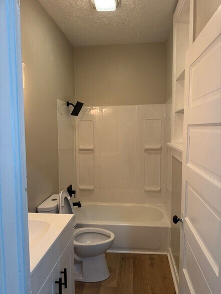 Building Photo - 500 S Douglas Ave