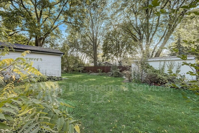 Building Photo - South Bird Street - 416